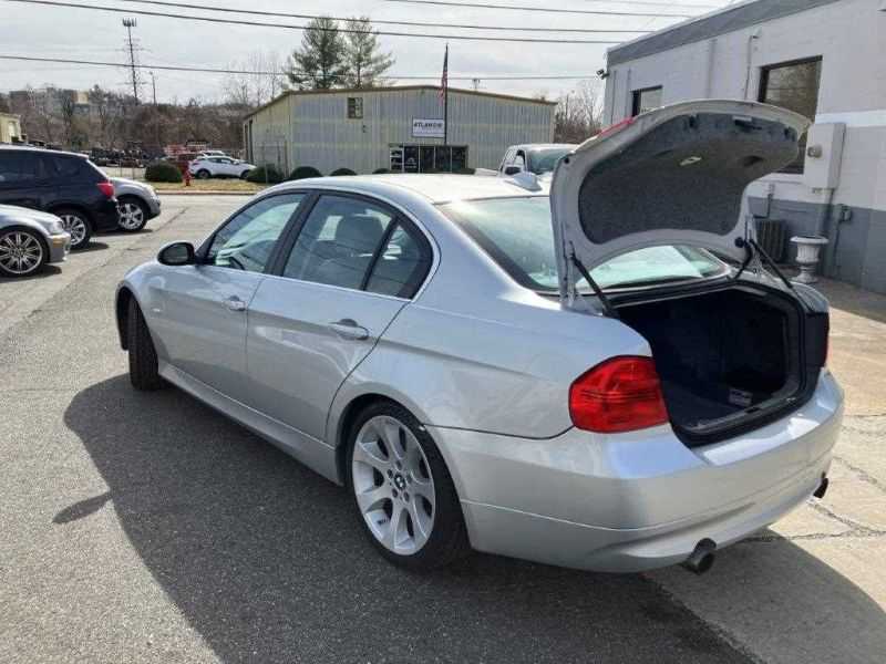 BMW 3 Series Image 9