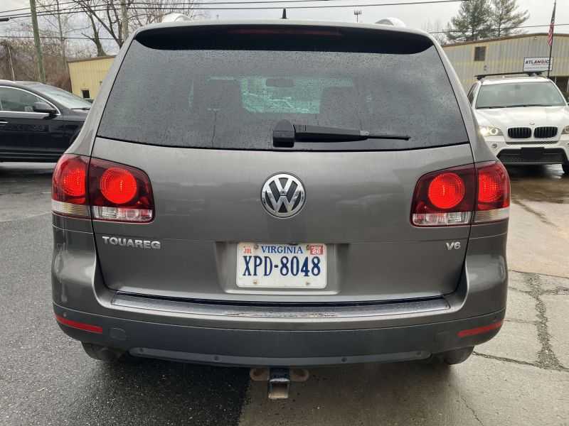 Volkswagen Touareg 2 Image 8