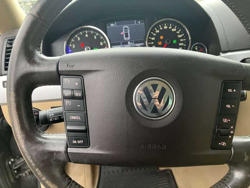 Volkswagen Touareg 2 Image 13