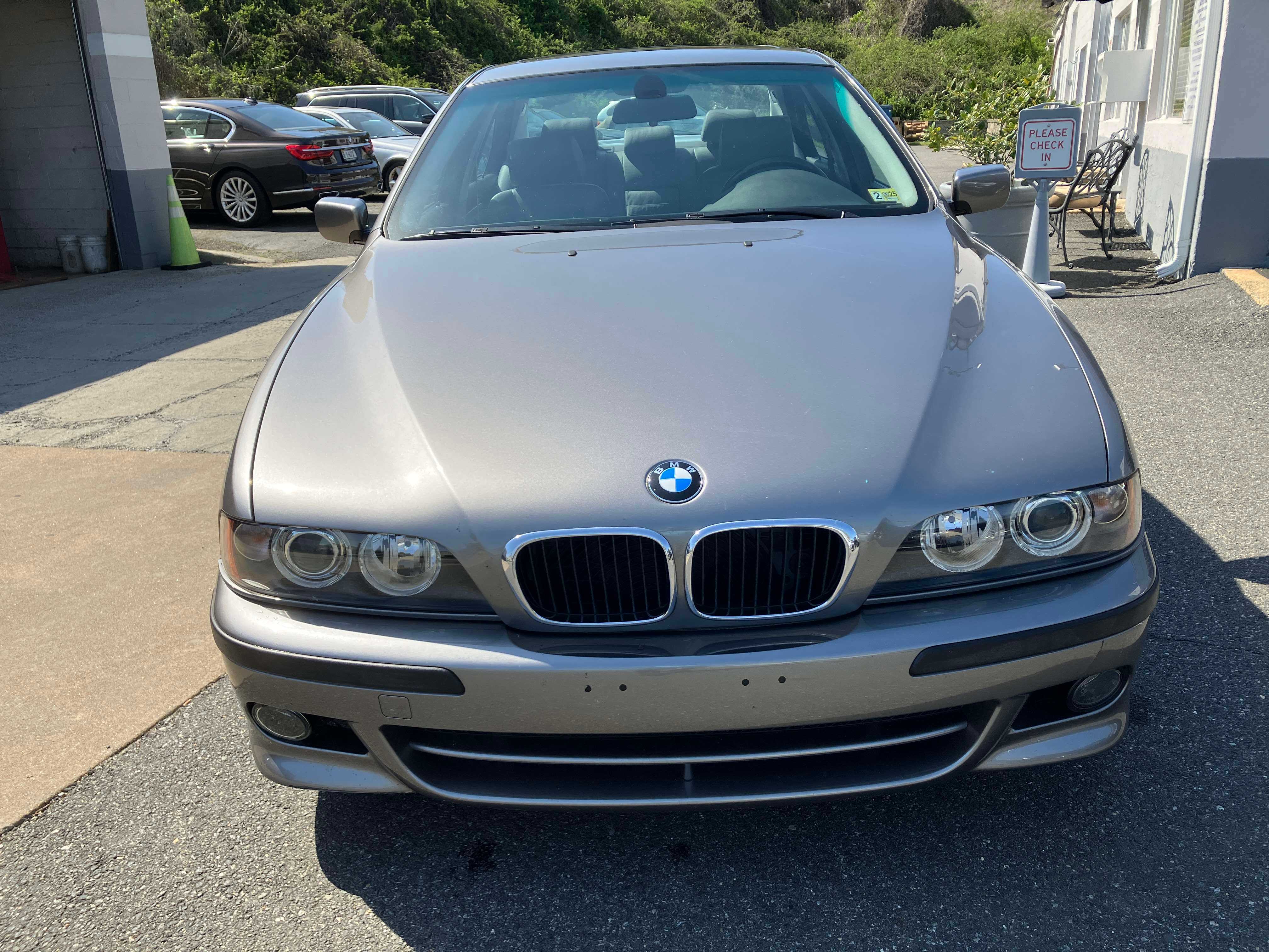 Bmw 5 Series Image 3