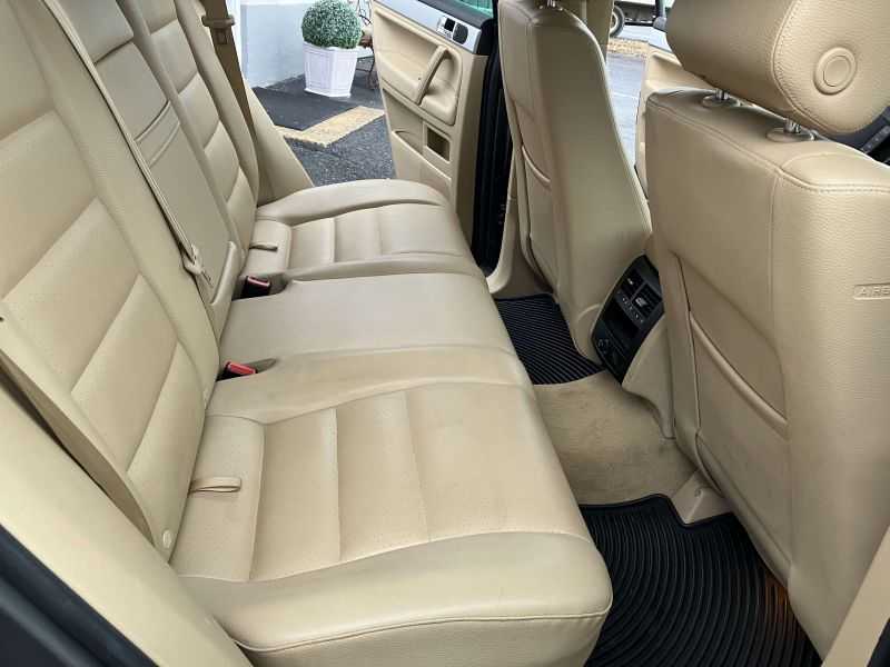 Volkswagen Touareg 2 Image 23