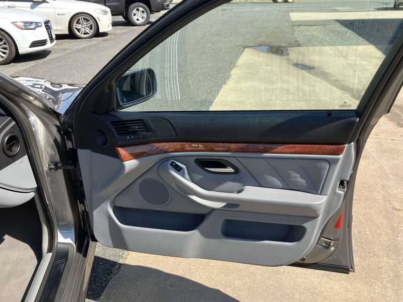 Bmw 5 Series Image 37