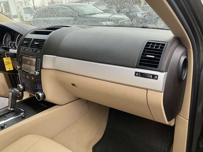 Volkswagen Touareg 2 Image 26