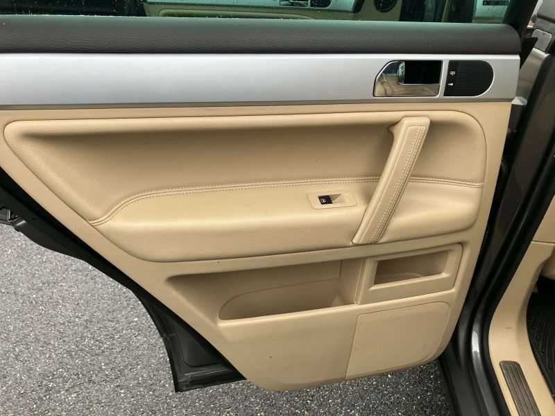 Volkswagen Touareg 2 Image 20