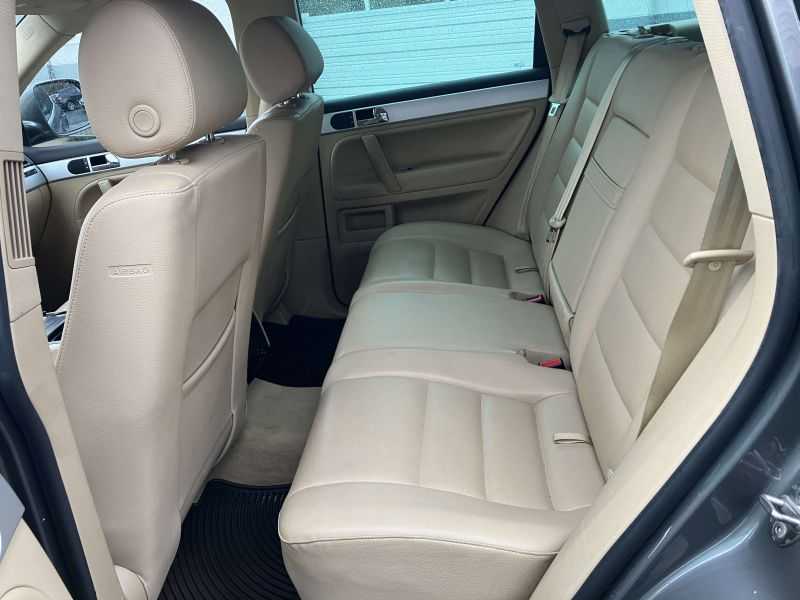 Volkswagen Touareg 2 Image 21