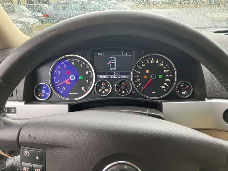 Volkswagen Touareg 2 Image 14