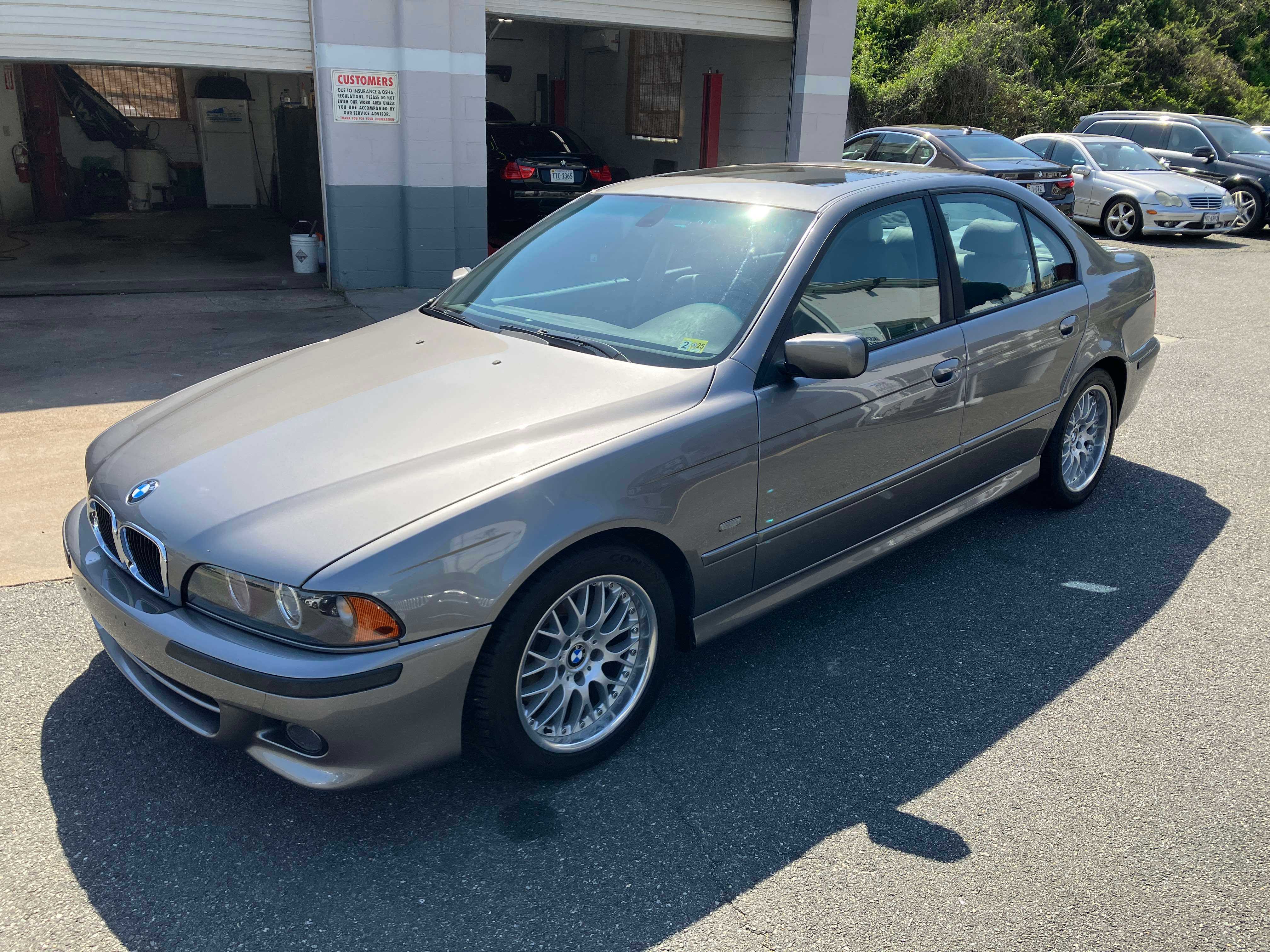 Bmw 5 Series Image 4