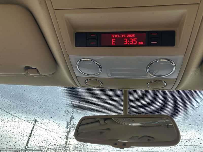 Volkswagen Touareg 2 Image 28