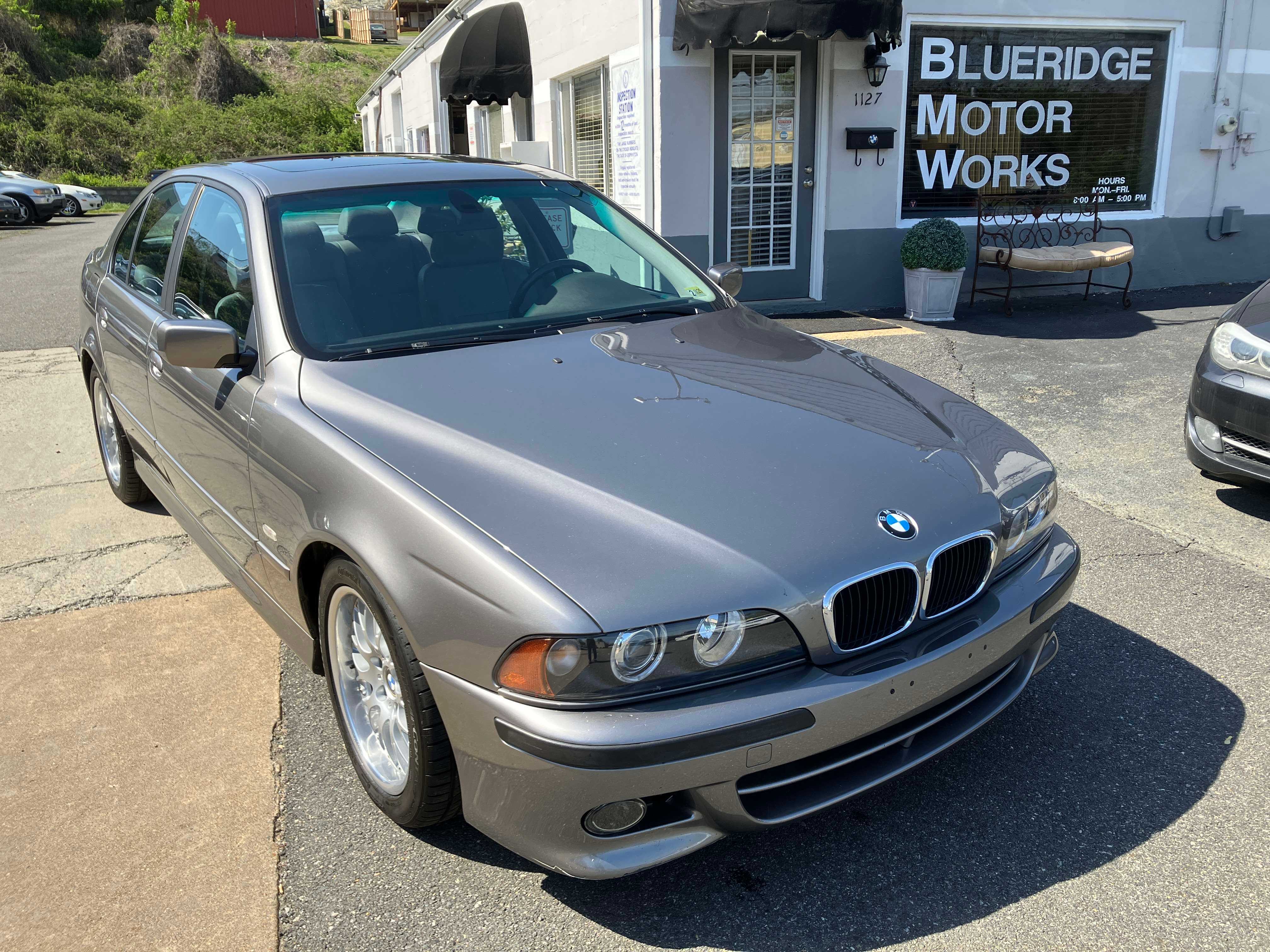 Bmw 5 Series Image 2